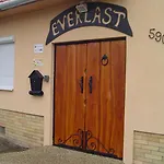 ゲストハウス Everlast Štúrovo