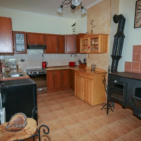 Everlast Guest house Sturovo