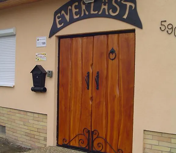 게스트하우스 Everlast Štúrovo